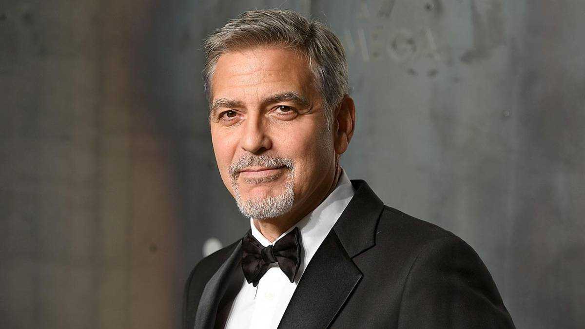 George Clooney vẫn điển trai dù đã bước qua tuổi 60.