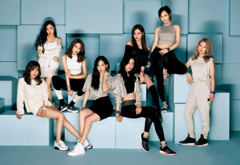 Center quốc dân của Nhóm nhạc nữ quốc dân Girls'Generation - YoonA (thành viên mặc outfit áo khoác màu xám)