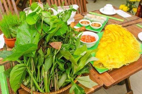 bánh xèo rau rừng - món ăn phải thử khi đi du lịch An Giang