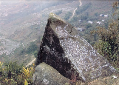 Bãi đá cổ thạch trong thung lũng Mường Hoa