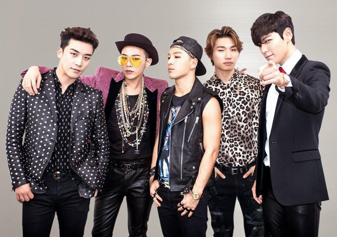 Daesung (người thứ 2 tính từ phải sang trái) - Lead vocalist của nhóm nhạc đình đám BigBang