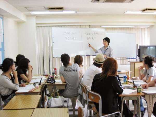 Các trường Nhật ngữ thường tuyển sinh cho kỳ này vì thời gian học tập rất lý tưởng