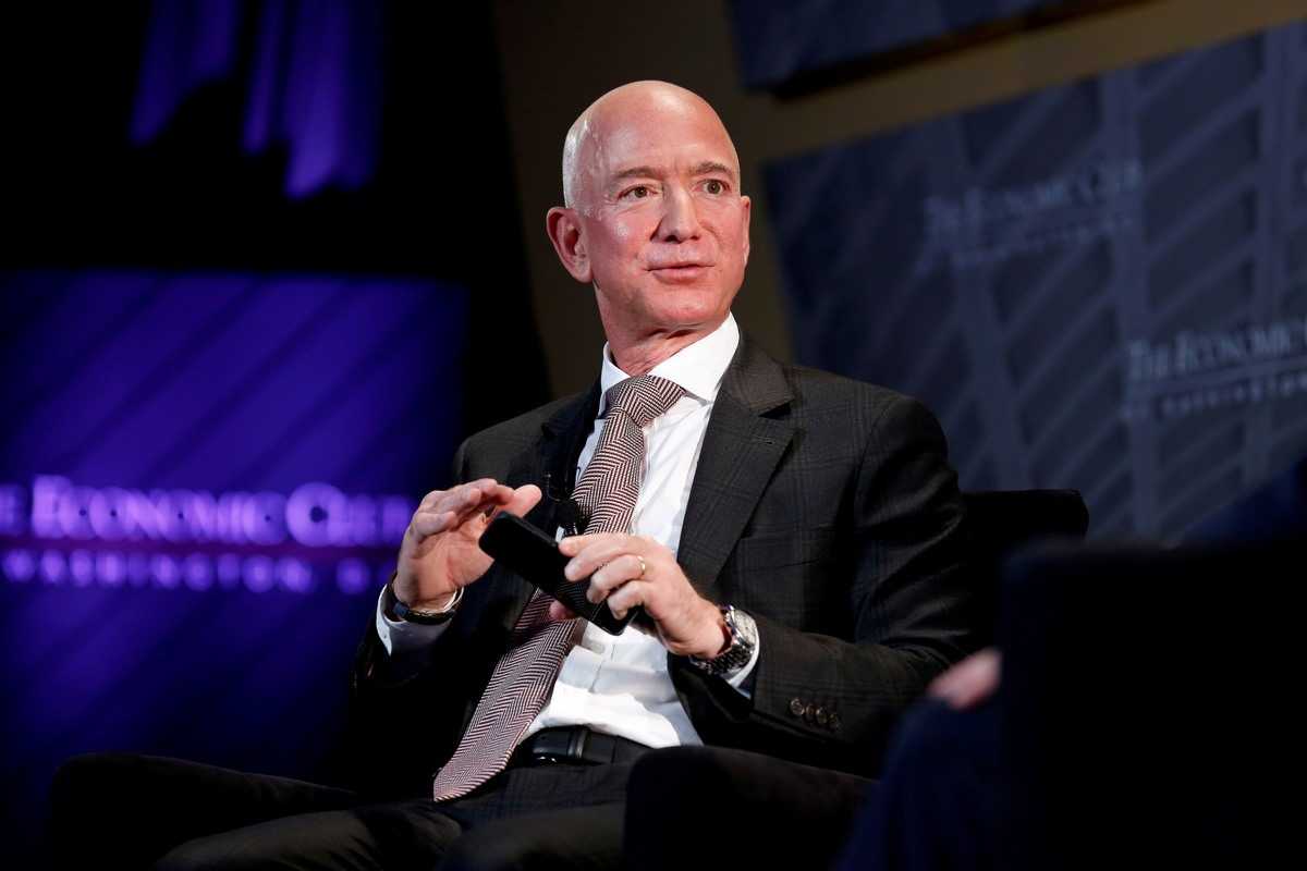 Nhà sáng lập Amazon Jeff Bezos giành vương miện trong số những tỉ phú này với khối tài sản trị giá 140 tỉ USD. Ảnh: China Daily