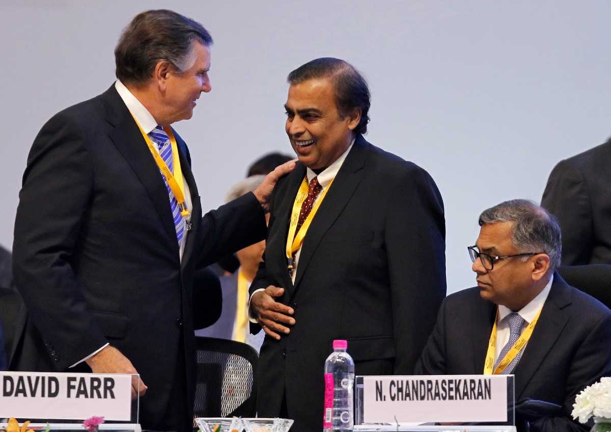 Mukesh Ambani (giữa), Chủ tịch Reliance Industries, đứng thứ 9 với 67 tỉ USD. Ảnh: China Daily
