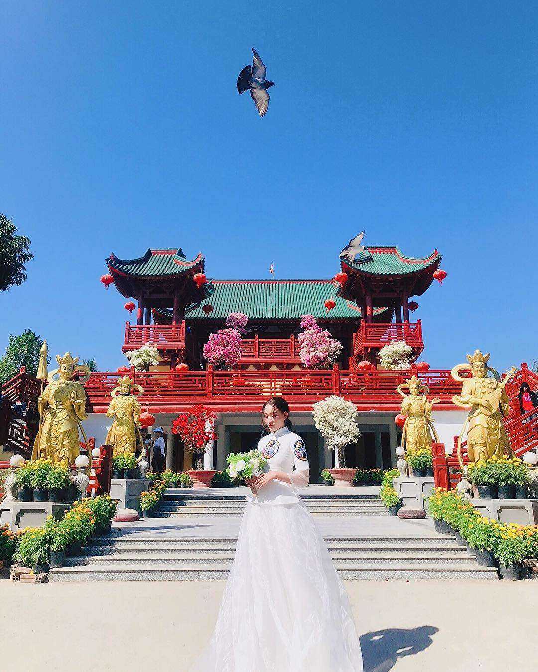 TOP 6 ngôi chùa nổi tiếng ở Châu Đốc, An Giang đẹp tựa chốn "bồng lai tiên cảnh"