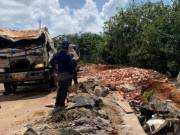 Xe chở gạch bị lật ở Bình Phước, hai người tử vong, một bị thương
