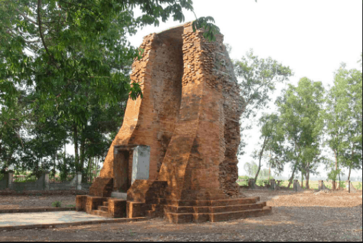 Tháp cổ Vĩnh Hưng ở Bạc Liêu