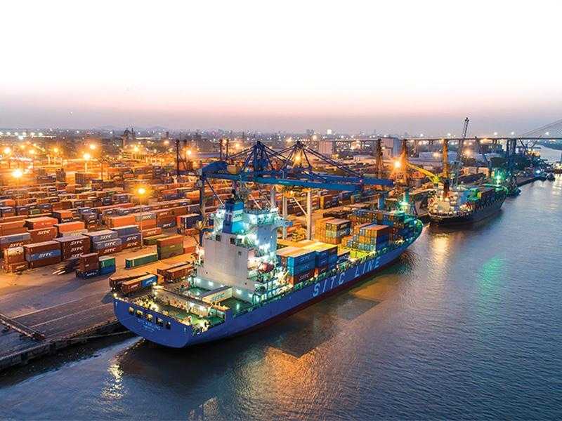Cảng Đình Vũ đã và đang tiến tới mục tiêu trở thành cảng container chuyên nghiệp, hiện đại, có vị thế tầm khu vực.