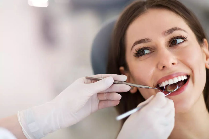 Lấy cao răng lại nha khoa để làm sạch khoang miệng hiệu quả