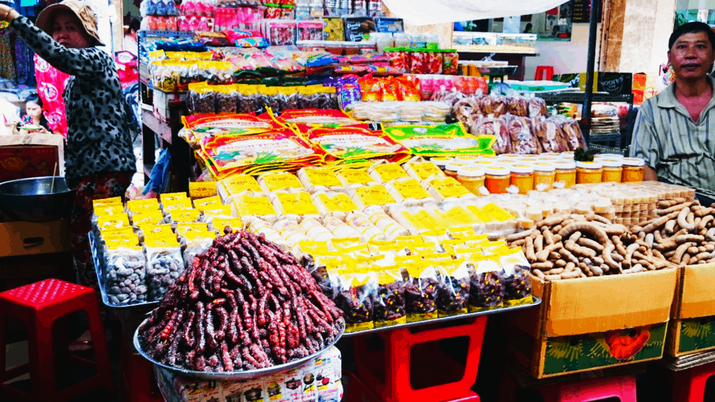 Chợ Châu Đốc, nơi tập trung đầy đủ các sản vật đặc trưng của Châu Đốc nói riêng, miền Tây nói chung (ảnh sưu tầm)