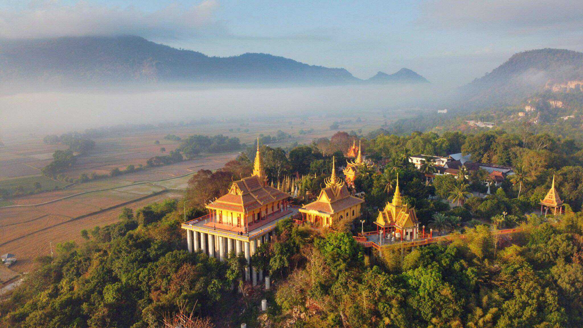 Những ngôi chùa đẹp nổi tiếng linh thiêng ở Miền Tây