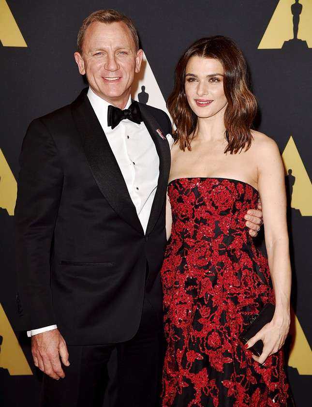 Vợ chồng ‘Điệp viên 007’ Daniel Craig sinh con gái ở tuổi U50