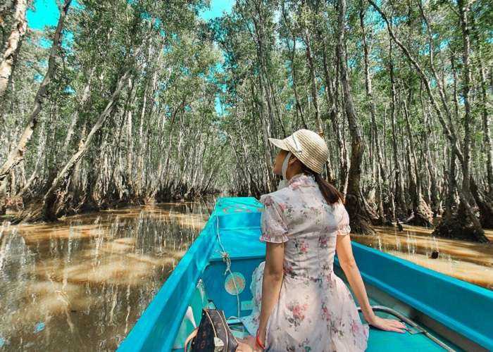 khu sinh thái Hương Tràm Cà Mau - đi thuyền khám phá khu rừng tràm