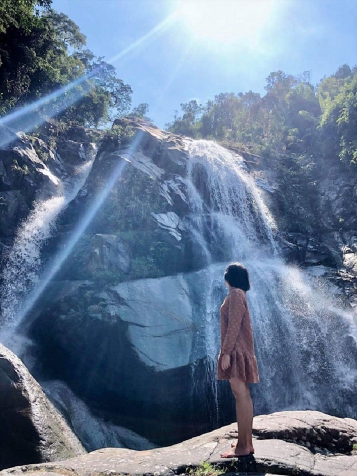 Khám phá Thác Khe Vằn – thác nước độc nhất vô nhị ở Quảng Ninh