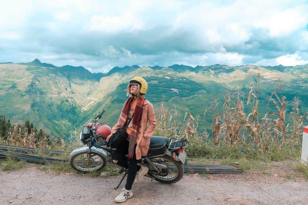 Chinh phục đèo Mã Pì Lèng bằng xe máy. Hình: @yen.lee.vivu